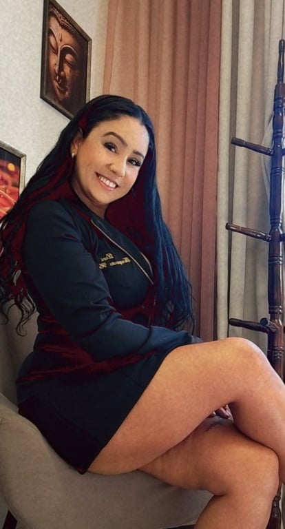 Dani Mendes, experimente uma nuru verdadeira cheia de sensualidade