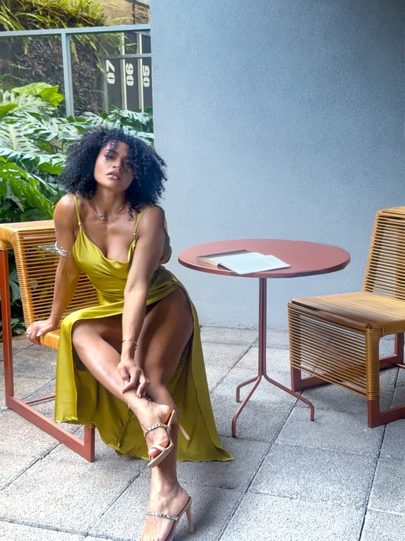 Kamalla Lee O refinamento de uma experiência que vai além do toque. Massagem nuru em