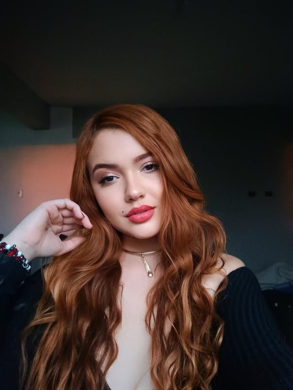 Aya Ruiva Sua Melhor Experiência de Prazer Massagem completa Vivências