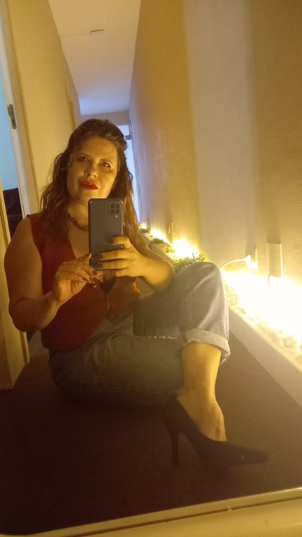 Melissa Madana Massagem tantrica/Nuru Em Massagem em