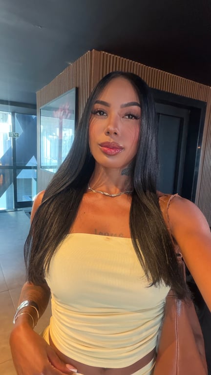 Lavínia massoterapeuta e terapeuta tântrica Massagem nuru em