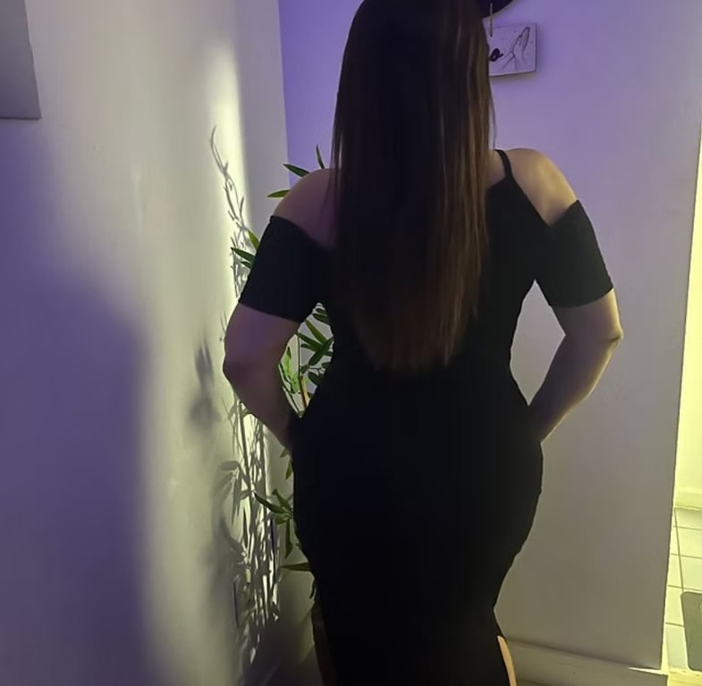 Karla Mendes Massagens Terapêutica, Tântrica e Sensuais. Massagem nuru