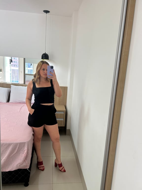 Olá, meu nome é Anatália e quero te convidar para viver uma experiênci Massagista em