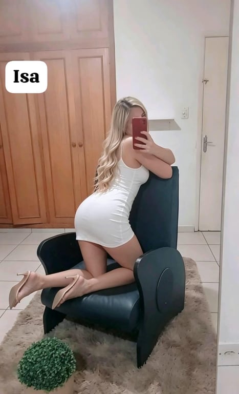 Karina, novinha com mãos macias, massagem personalizada. Vem provar?