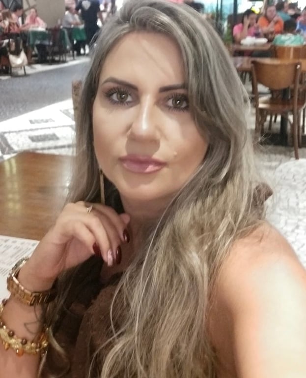 Anny | Massagem Tântrica e Experiência de Relaxamento Massagista