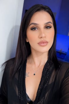 Maya -venha aproveitar o melhor e mais gostoso momento do seu dia