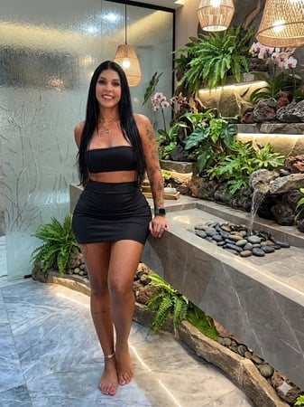 Massagista sensual em Rio de Janeiro - RJ - Karolina Salvatore,Presença e Sensibilidade no Toque Aguardo você!