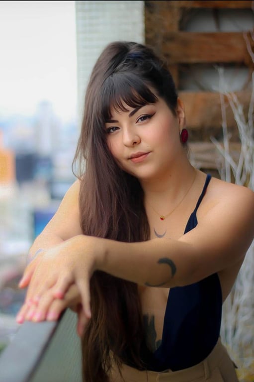 Amanda a fusão perfeita da modéstia e a luxuria.