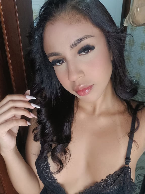 LARISSA TERAPEUTA ....Delicadeza, presença e uma experiência unica
