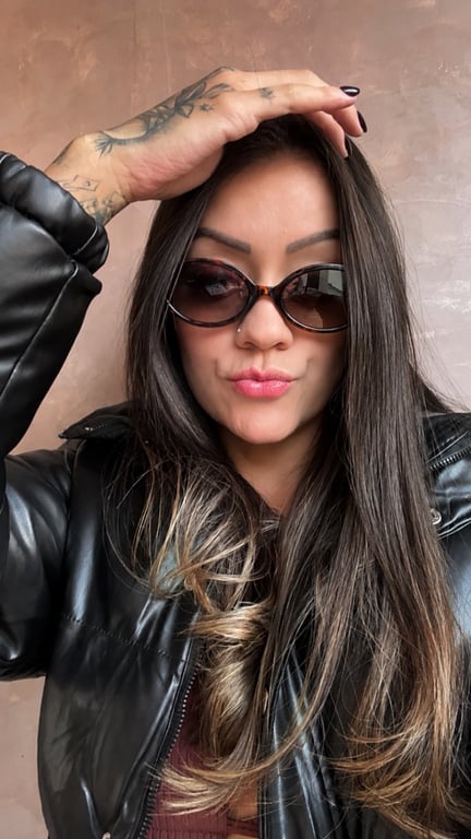 Uma verdadeira massagista de mão cheia, maravilhosa, venha relaxar. Massagem em
