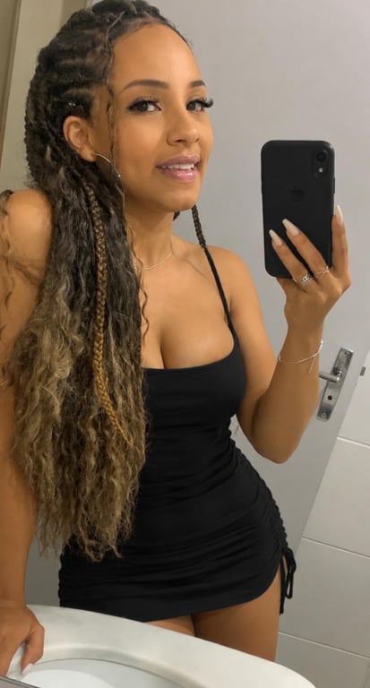 Emilly, massagista novinha com as mãos macias