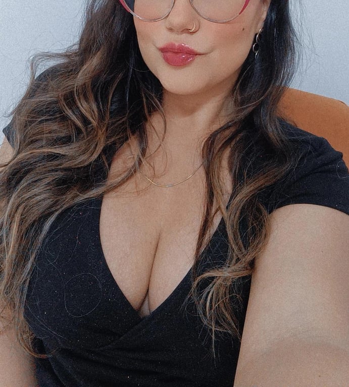 Lorena Doçura e Lábios de Mel : Massagem Erótica