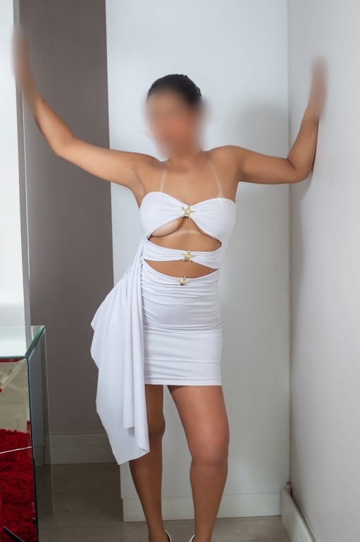 Rafaela Rafinha te relaxo intensamente com minhas mãos! Massagem sensual em