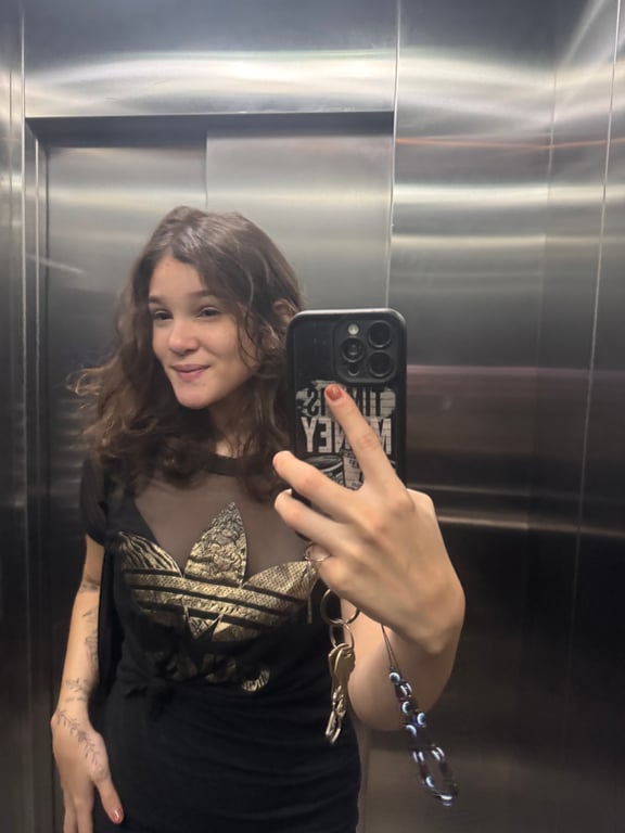 Massoterapeuta Karla Presença, Cuidado e Conexão Massagem nuru em