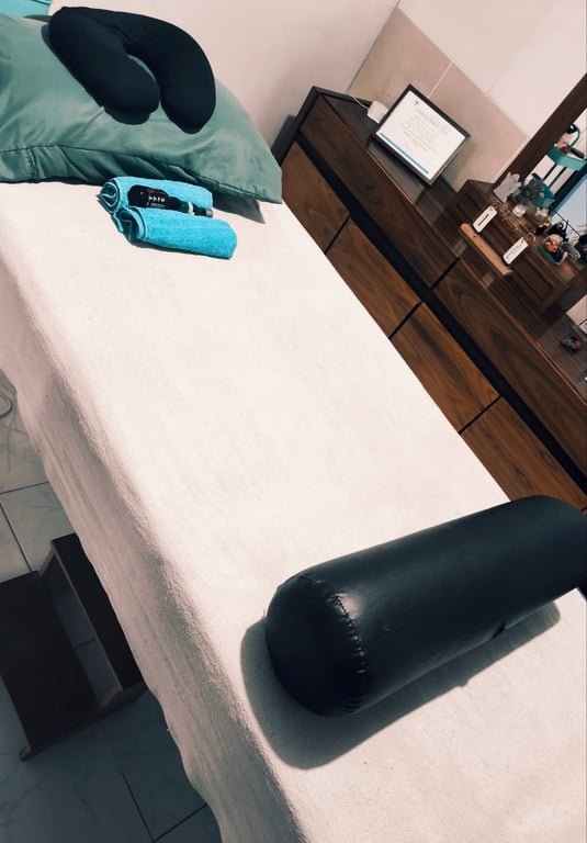 Geovana Massoterapeuta e Terapeuta ! CLIQUE E SAIBA Massagem