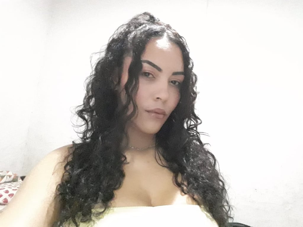 Stefanie, novidade na cidade, discrição e alto padrão.
