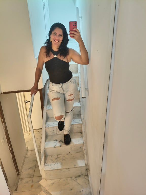 Olá, sou Vevê e trabalho com vários tipos de massagens. Massagem