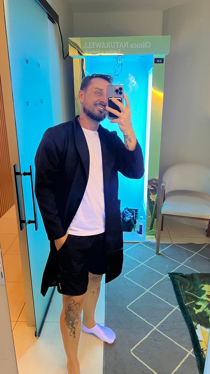 Marcello Técnicas profissionais para uma experiência diferenciada Massagem sensual em