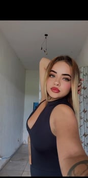 Camila - Venha se deliciar na massagem surpresa 69 e um final feliz.