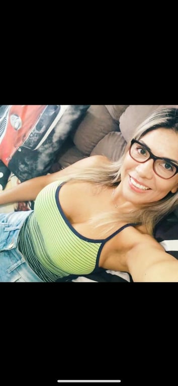 Jenifer loira, malhada, siliconada. Massagista