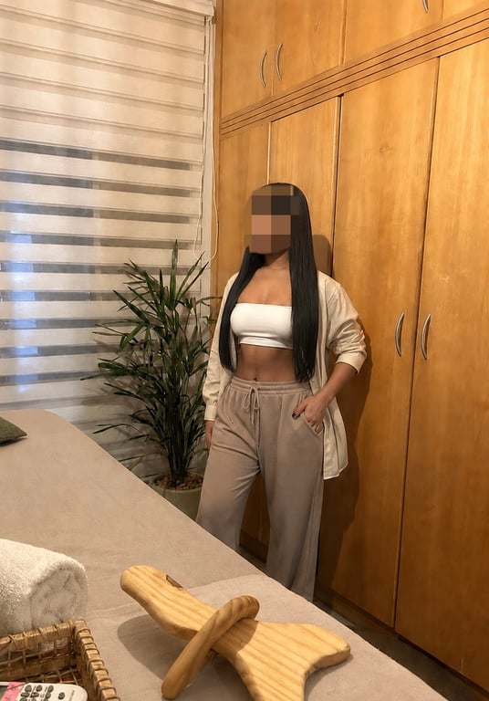 Lara silva * diferentes técnicas de massagens Massagem nuru