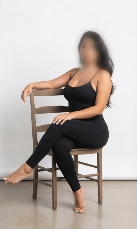 Sabrina Fernanda massagista especialista em Nuru e relaxante