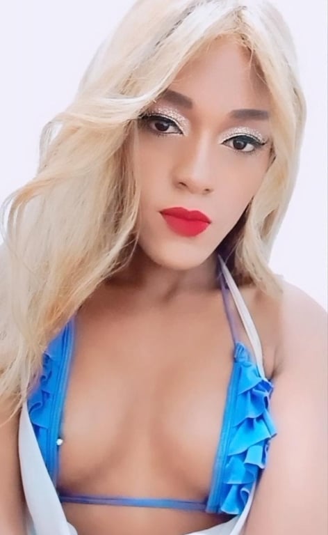 Yennifer Borges transexy com massagens eróticas