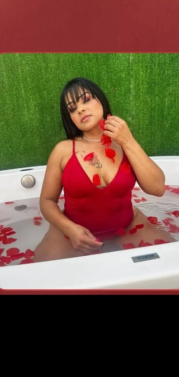 Ruby Alcantra Transformando o prazer com um toque de sensualidade. Massagem