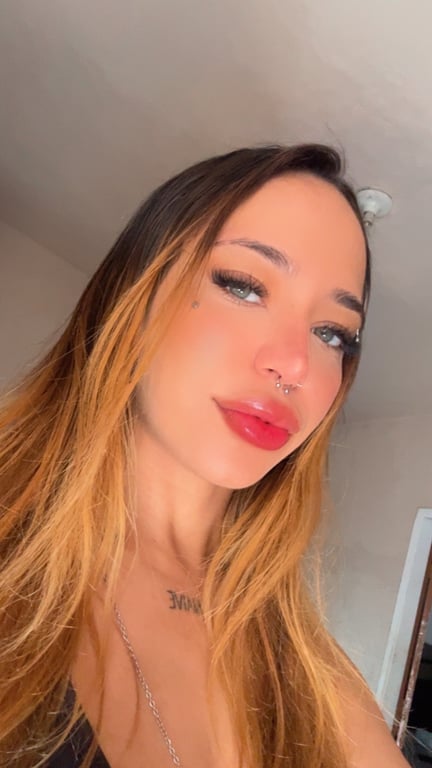 Andressa Terapias sensuais com lingam!