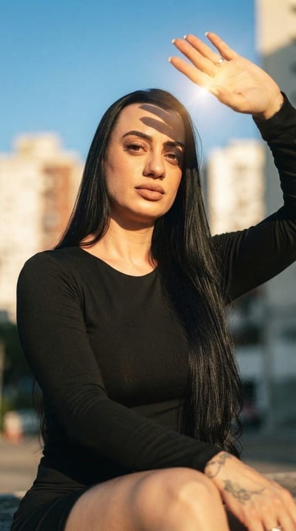 Laura Müller massoterapeuta especialista em nuru e tântrica Massagem em