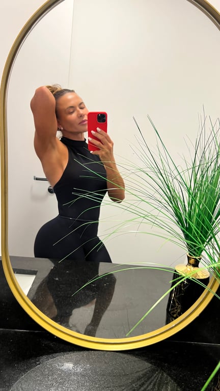 Terapeuta Tântrica Você conhece tudo que seu corpo é capaz de sentir ? Massagem