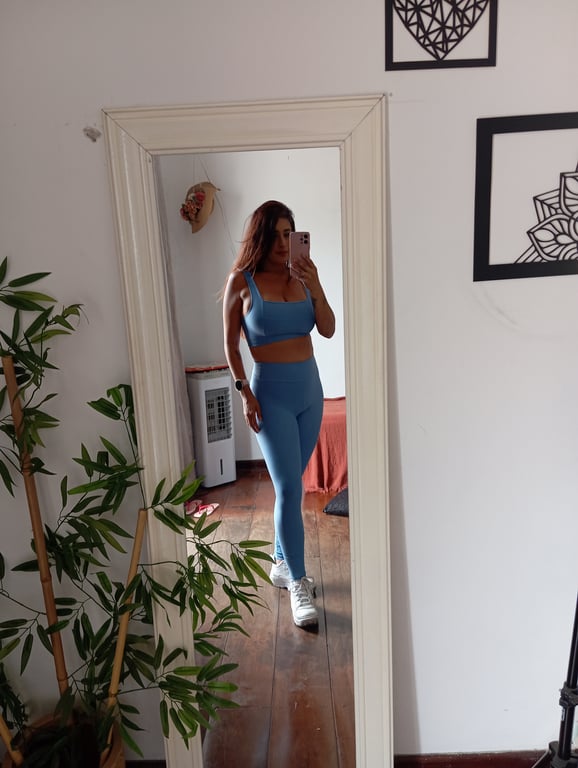 Rebecca técnica suave e cuidadosa com local próprio
