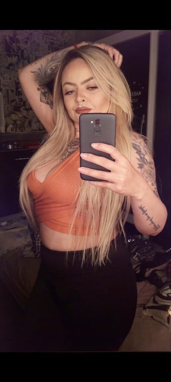 Alice Brandão Loira deliciosa Massagem e finalização Massagem tântrica em