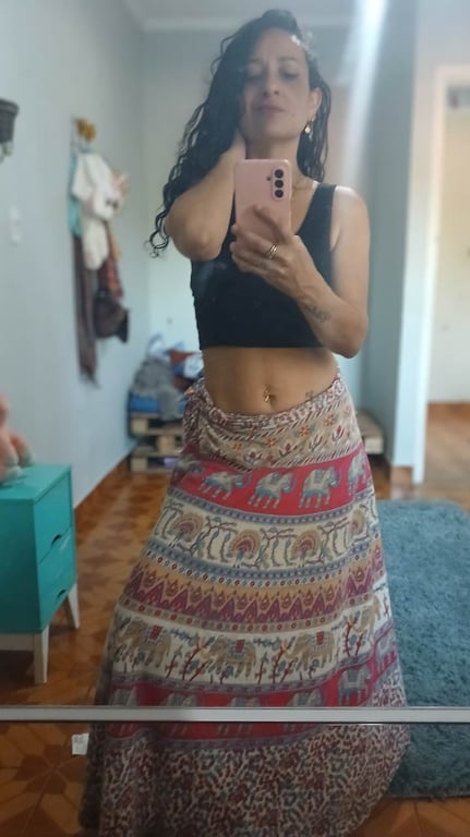 Jasmin, mãos de fada ,entre o toque e o desejo o tempo para.