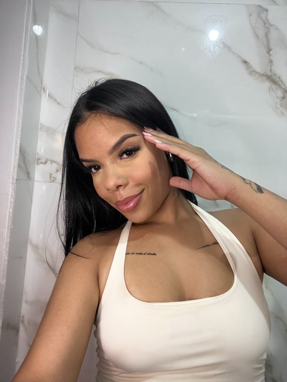Sabrina | 22 anos | Especialista em massagem Massagem