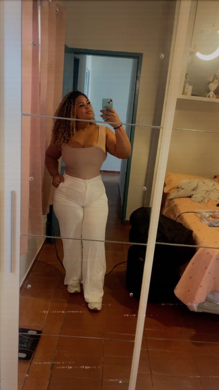 Bruna dias Uma massoterapeuta morena carioca e cacheada Massagem sensual