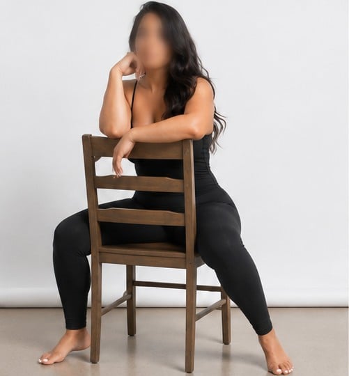 Sabrina Fernanda massagista especialista em Nuru e relaxante