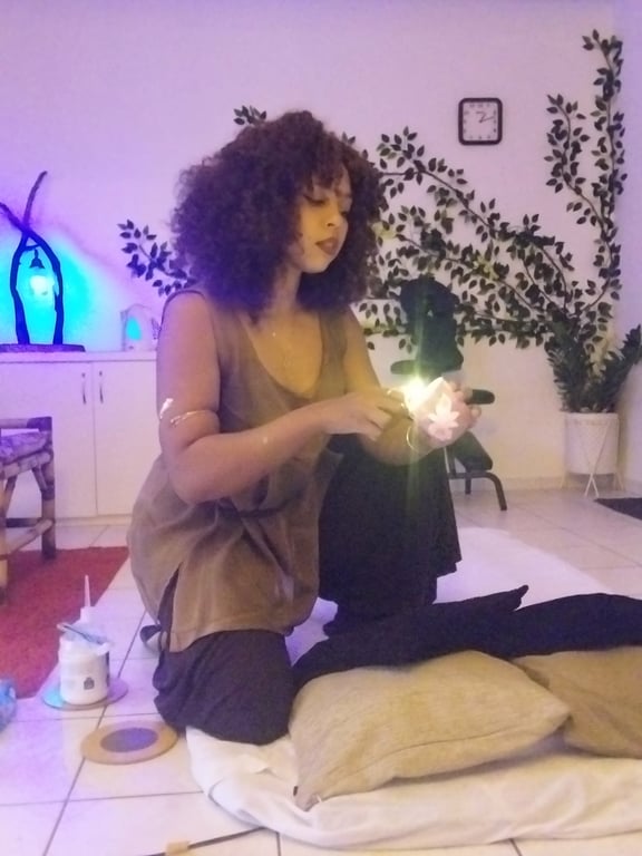 Esther Massagista – Equilíbrio, Relaxamento e Renovação Energética Massagista em