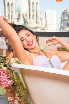 Shananda Prem - Especialista em Massagem Tântrica Sensual e Nuru