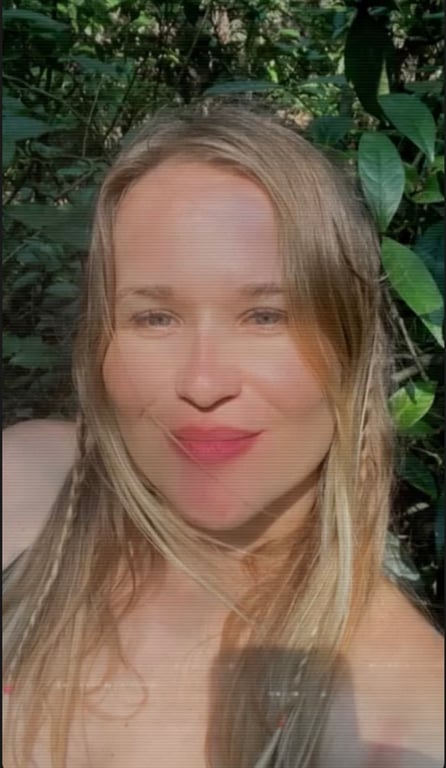 Olá, meu nome é Anatália e quero te convidar para viver uma experiênci Massagista em