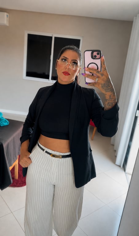 Sabrina MIX DE MASSAGEM RELAXANTE ,NURU , SENSITIVA E A LINGAM Massagem nuru