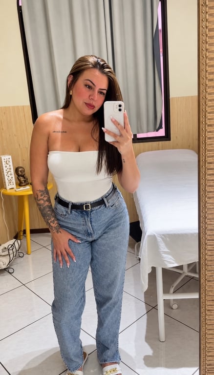 Aline Guimarães TERAPEUTA TÂNTRICA E NURU