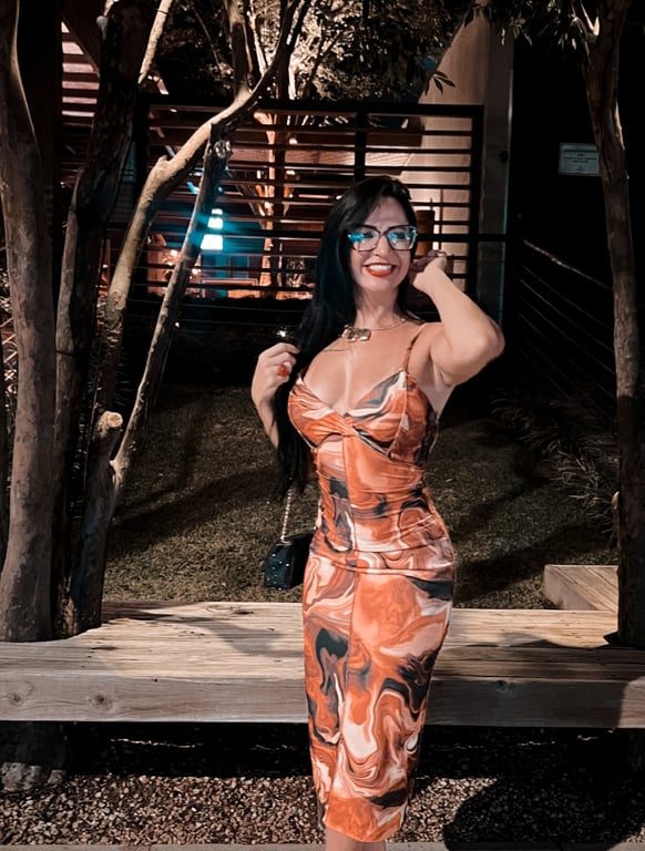 Mary Scarlaty massoterapeuta profissional especialista em nuru sensiti