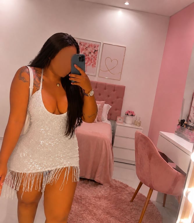 Isa morena massagem sensual completa