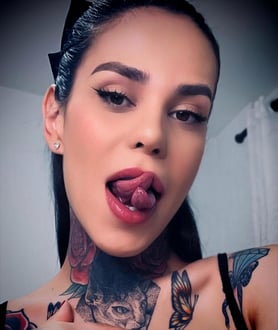 Kuro como um doce pecado.
