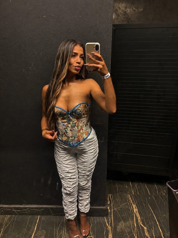 Ayla Medeiros Mssoteraapeuta Massagem
