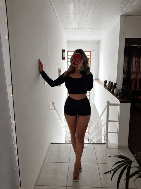 Sabrine Petit uma loirinha muito carinhosa