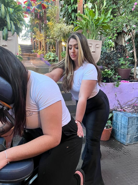 Raquel Uma experiência de conexão entre corpo, mente e essência. Massagem tântrica