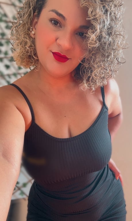 Faço massagens relaxantes e sensuais, venha relaxar com a Rebeca