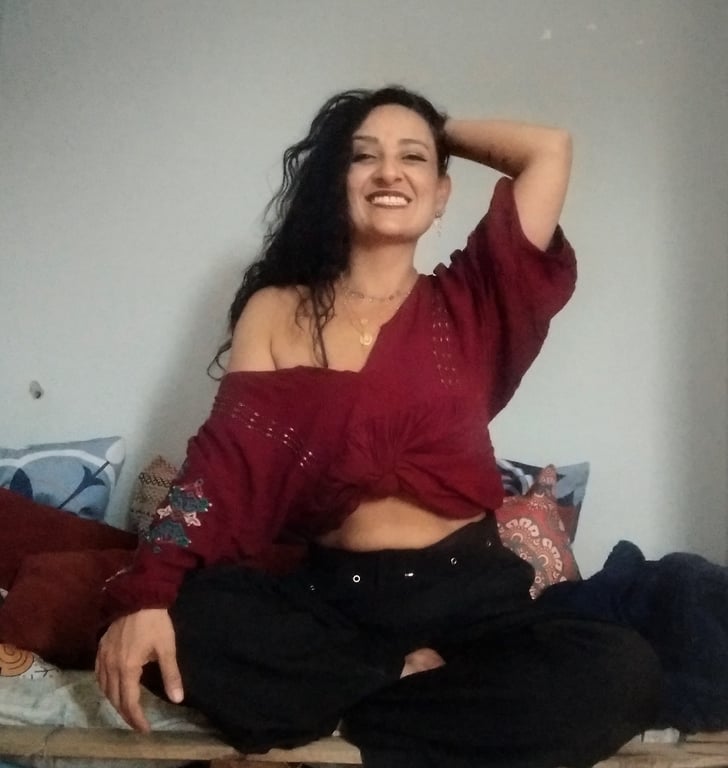 Jasmin, mãos de fada ,entre o toque e o desejo o tempo para. Massagem em